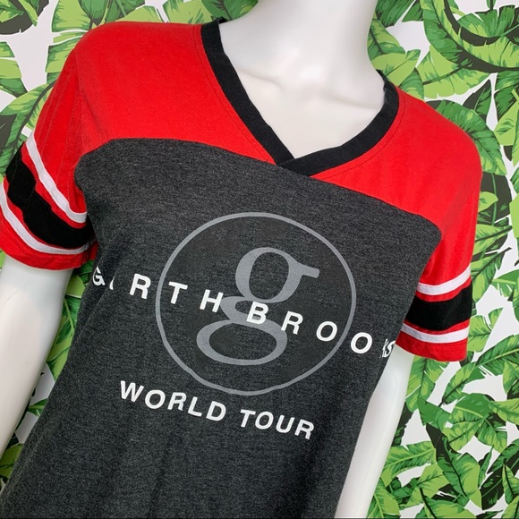 Garth Brooks World Tour T-Shirt Women's Size L Short Sleeve V Neck Country Music - Picture 2 of 8
